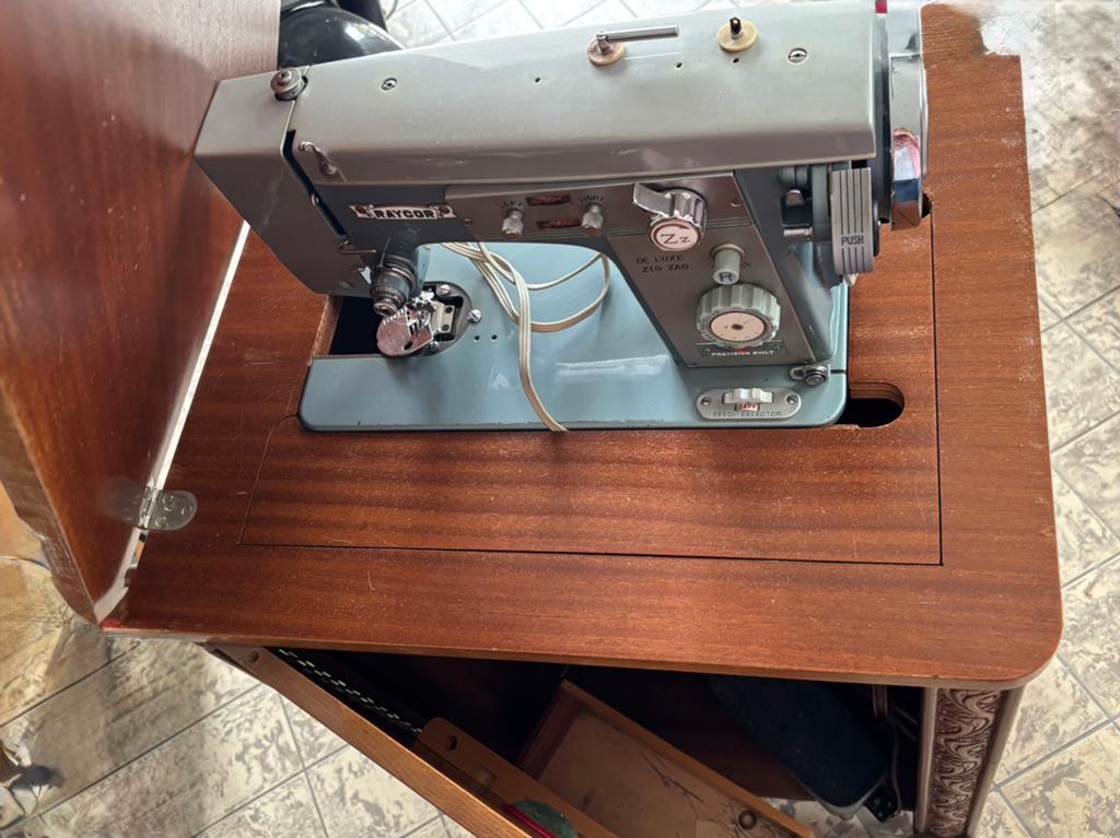 Vintage naaimachine, Ophalen