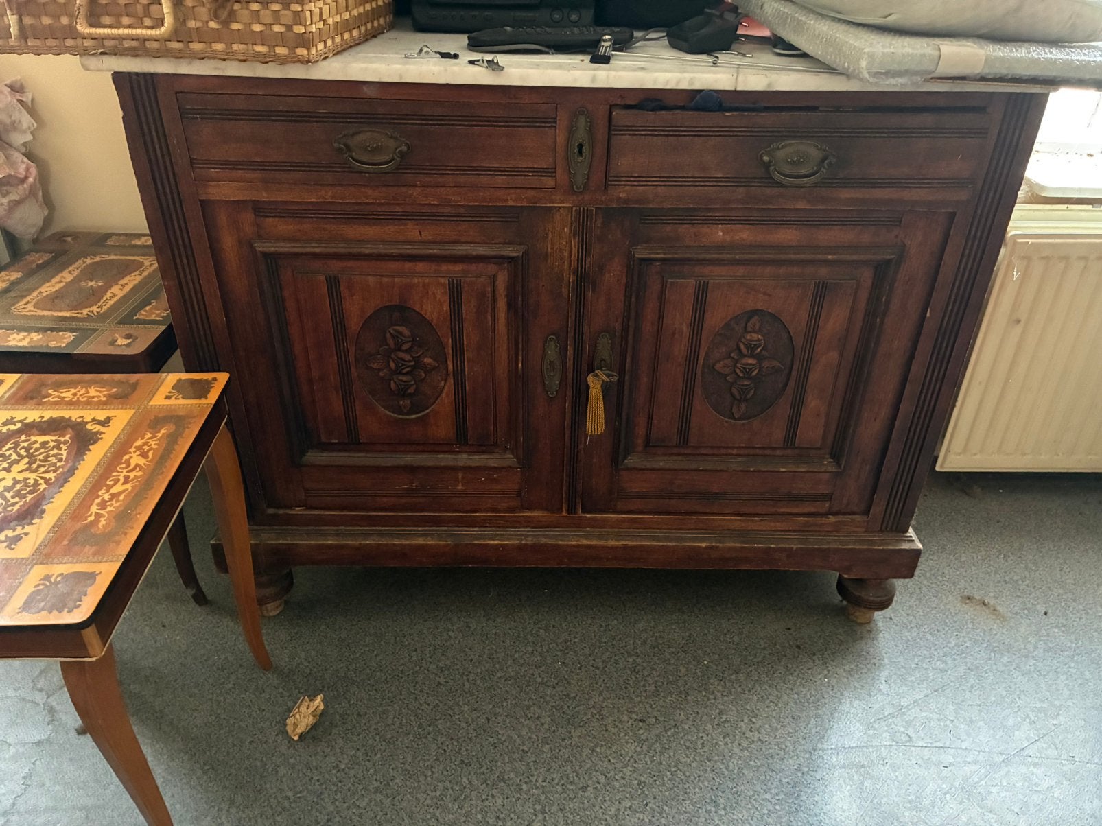 Antieke kast met marmer blad, Ophalen