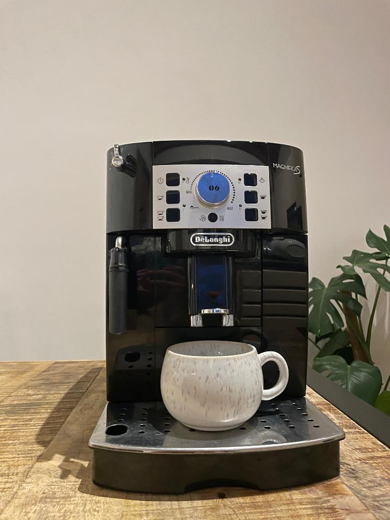 delonghi magnifica s, Réservoir d'eau amovible, Café en grains, Utilisé, Enlèvement