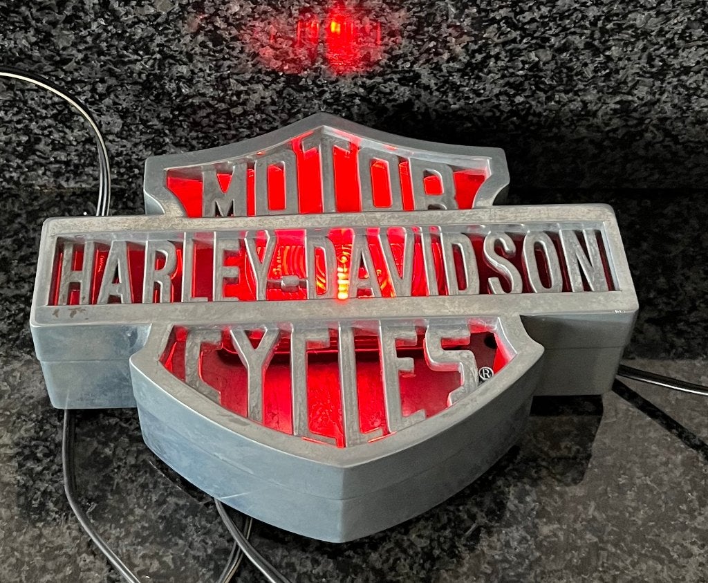 Harley logo decoratief met lampje van aluminium, corp: 2010, Ophalen, Gebruikt