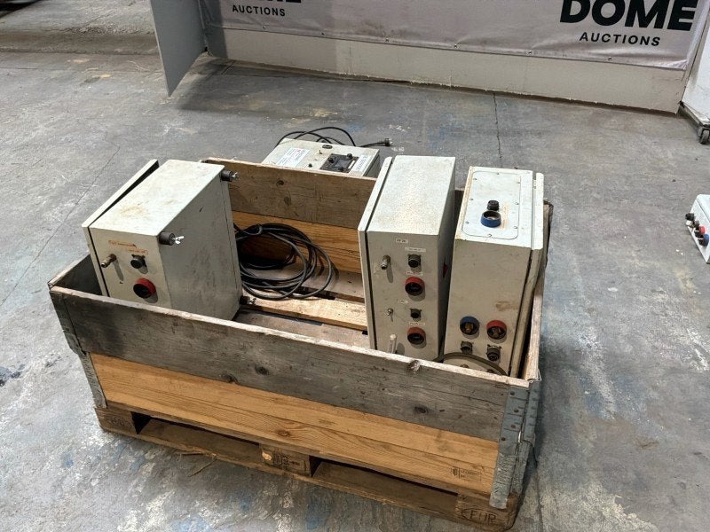 2019 STT M300 Armoire de commande pour poste de soudage (4x)