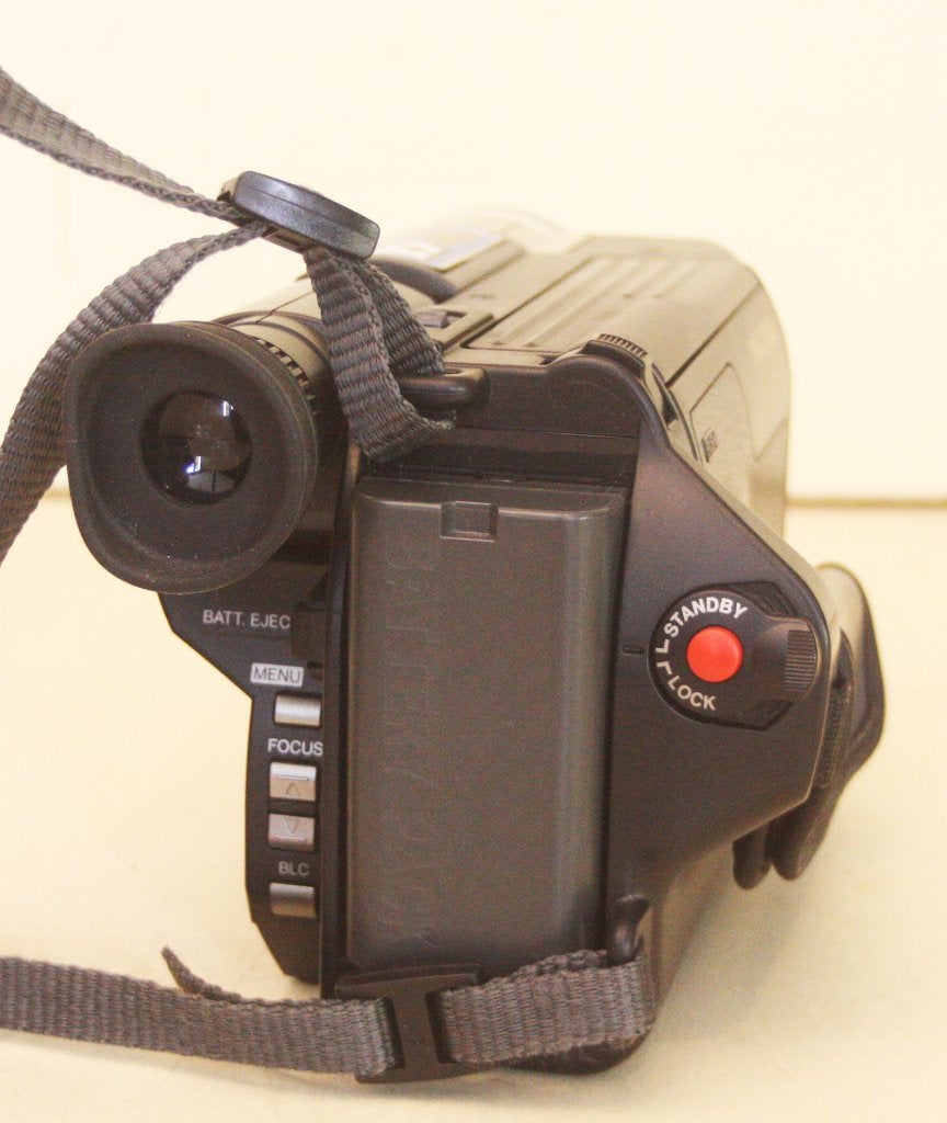 Hitachi VM-E368E Video Camera/Recorder Met Batterij & Lader, Enlèvement ou Envoi, Comme neuf, Manuel