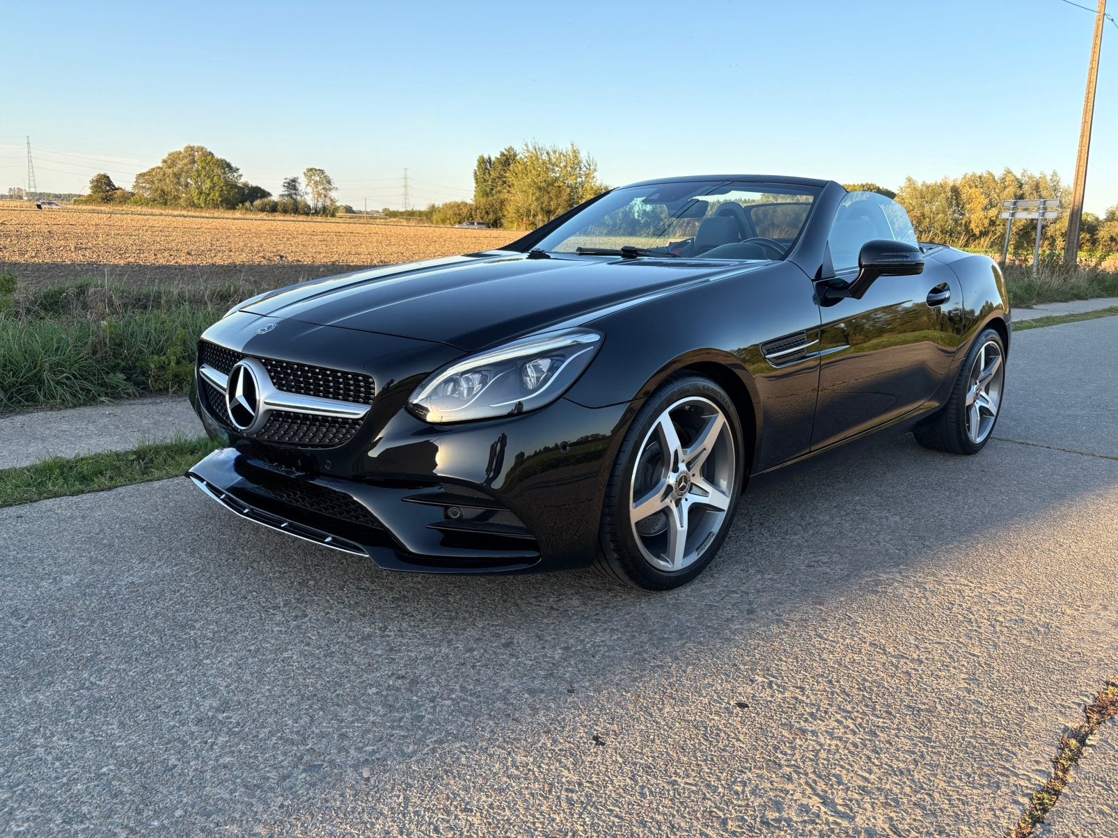 Mercedes SLC 200 cabriolet, Cuir, Achat, Boîte manuelle, Entretenue par le concessionnaire