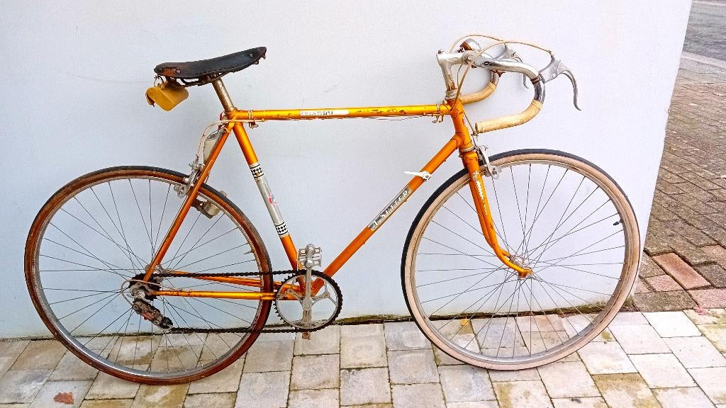 vintage goudkleurige koersfiets A. Sutter maat 56, Fietsen en Brommers, 55 tot 59 cm, Ophalen, Velgrem, Jaren '60 of nieuwer