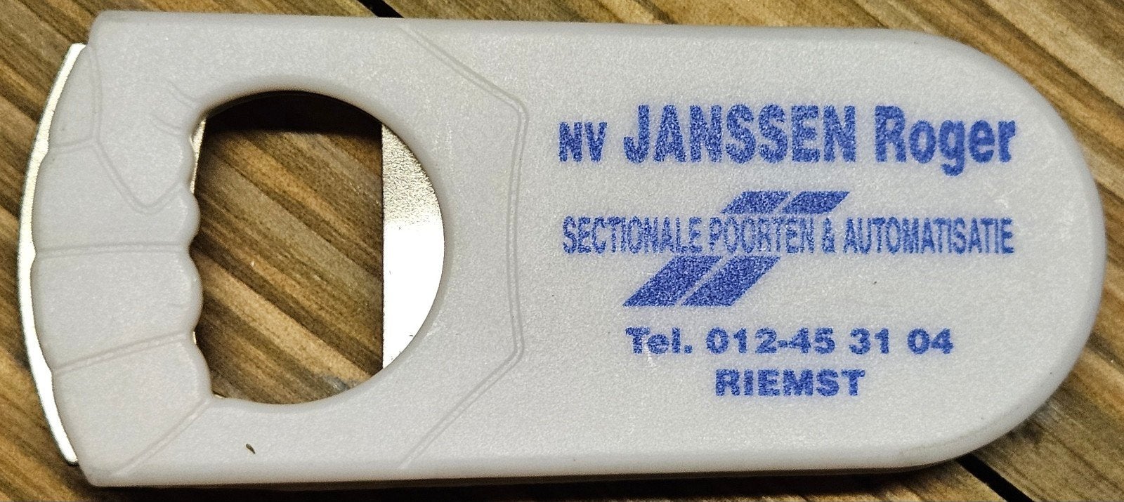 NV Janssen Roger flesopener Riemst
Deze witte Sa, Enlèvement ou Envoi, Ouvre-bouteille