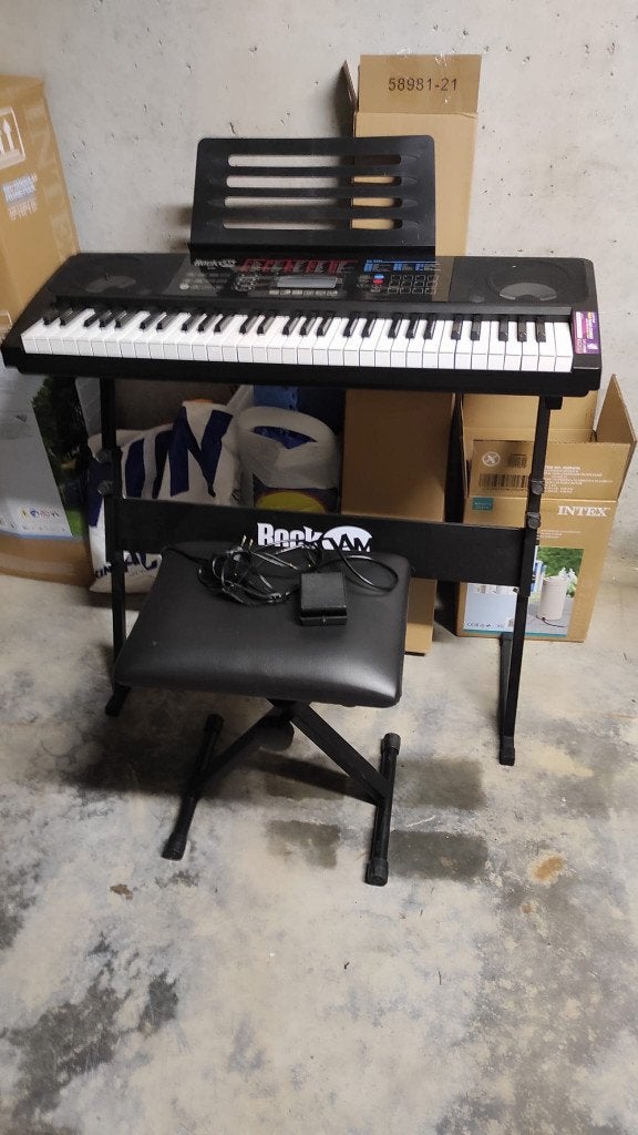 RockJam RJ761 keyboard + standaard, kruk, pedaal, Muziek en Instrumenten, Keyboards, 61 toetsen, Midi-aansluiting, Zo goed als nieuw