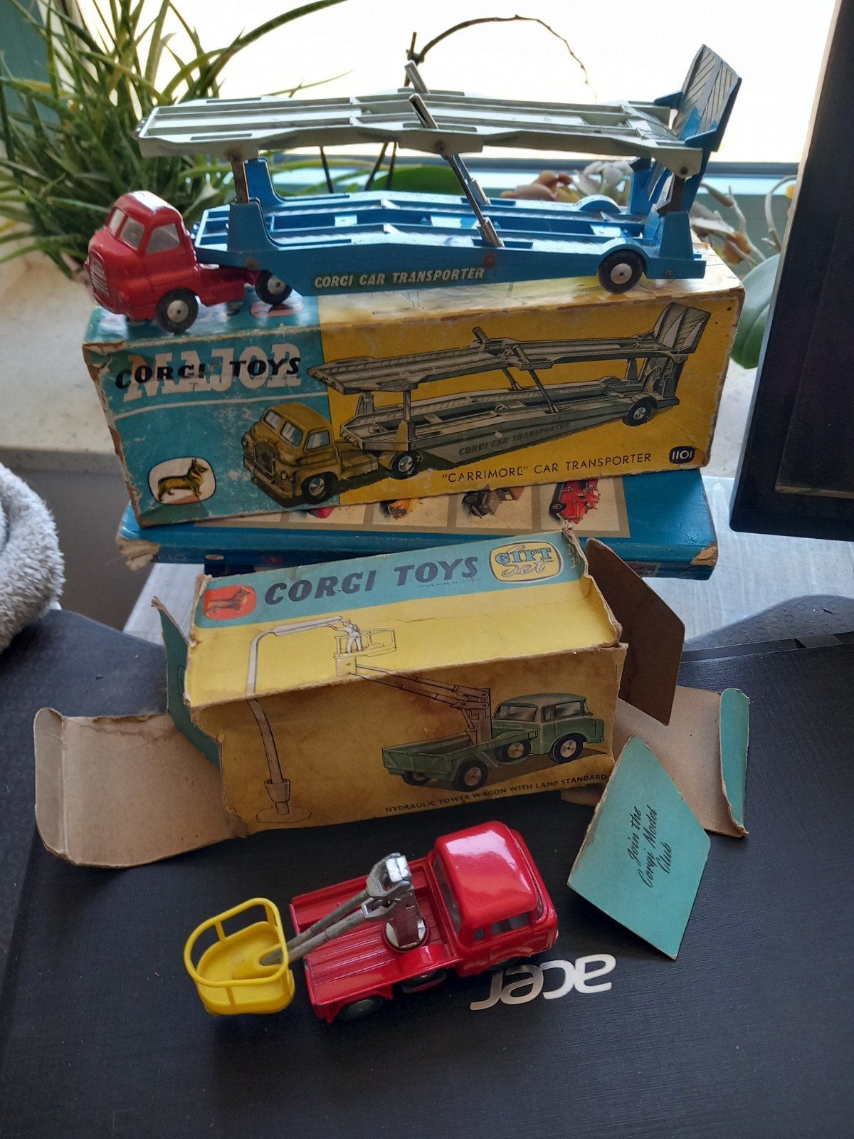 2 corgi toys made in england, Verzamelen, Ophalen of Verzenden