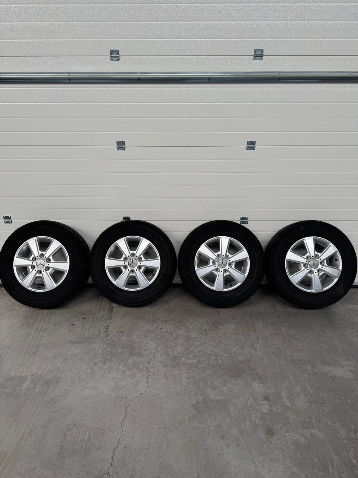 Originele Mercedes 16” velgen – set van 4, Ophalen, 16 inch, Banden en Velgen, 235 mm