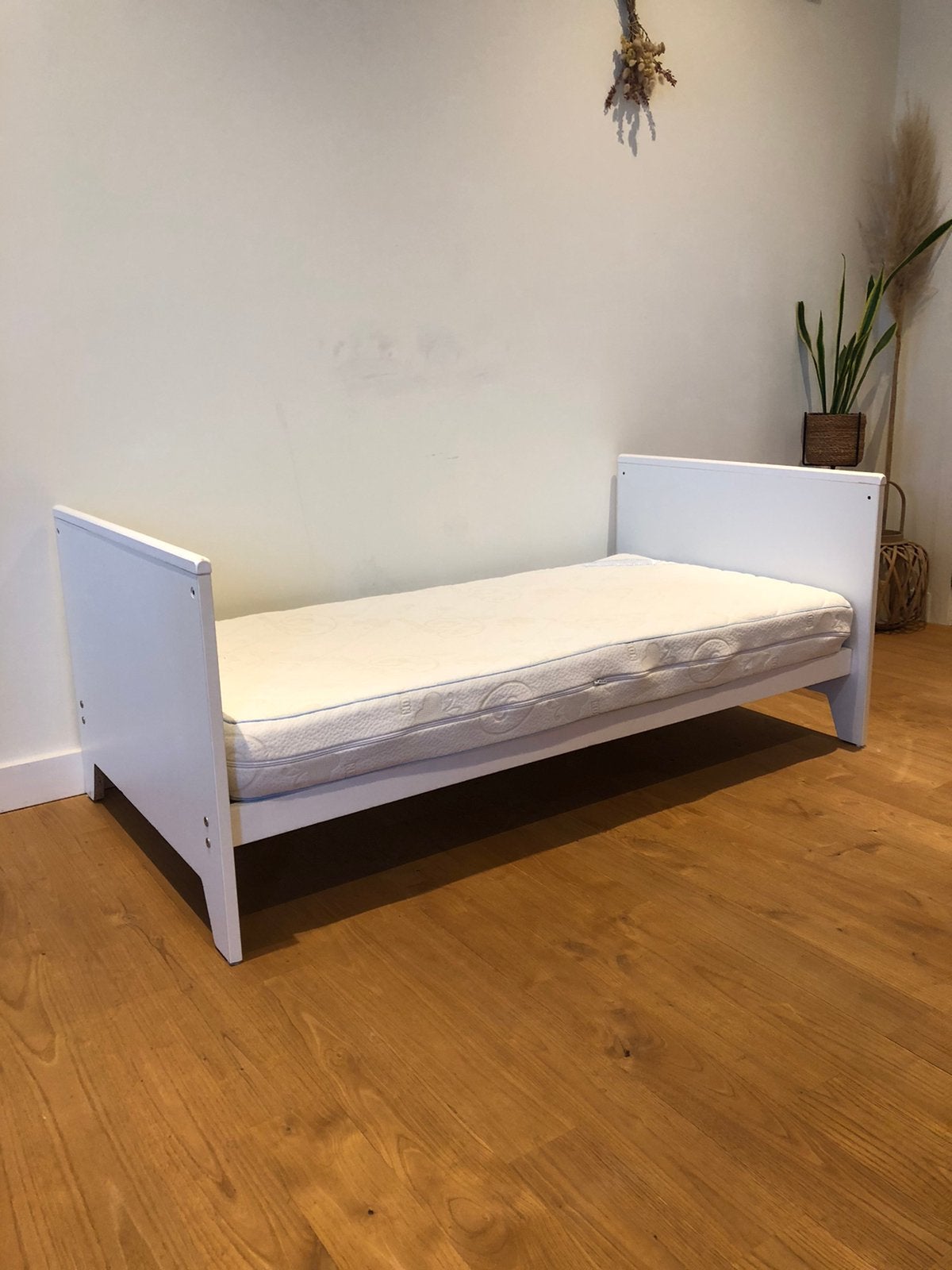 Wit kinderbed/meegroeibed, Kinderen en Baby's, Gebruikt, 70 tot 85 cm, 140 tot 160 cm, Ophalen