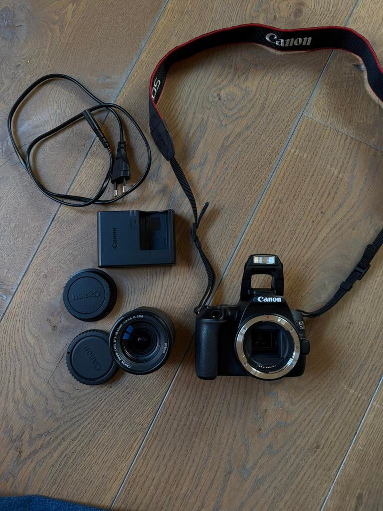 Canon EOS 250D-body+EF-S 18-55mm, Ophalen, Zo goed als nieuw, Canon