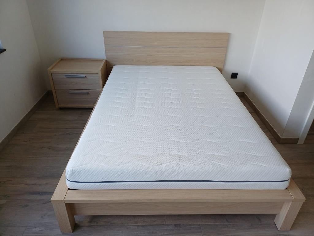 tweepersoonsbed + nachtkastje, Ophalen, Gebruikt, Tweepersoons, 140 cm