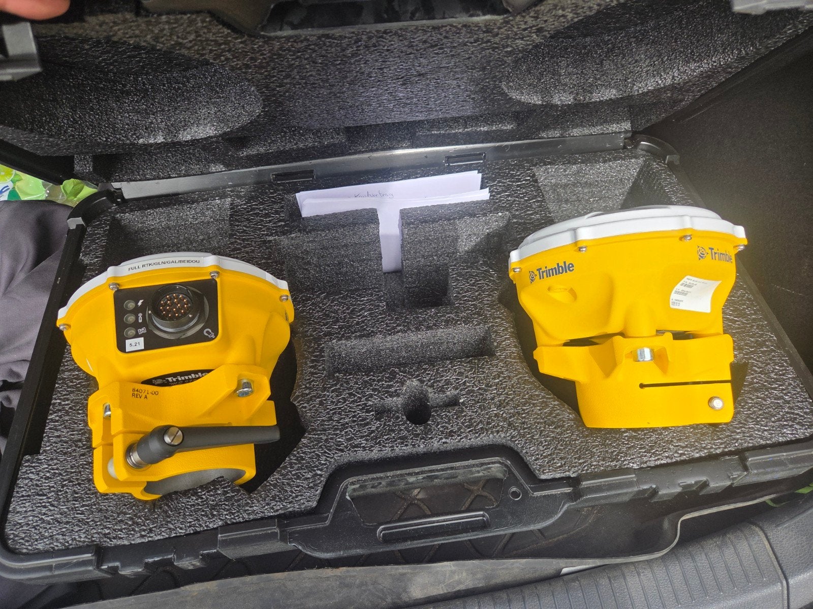 2 récepteurs GPS Trimble MS975, Enlèvement