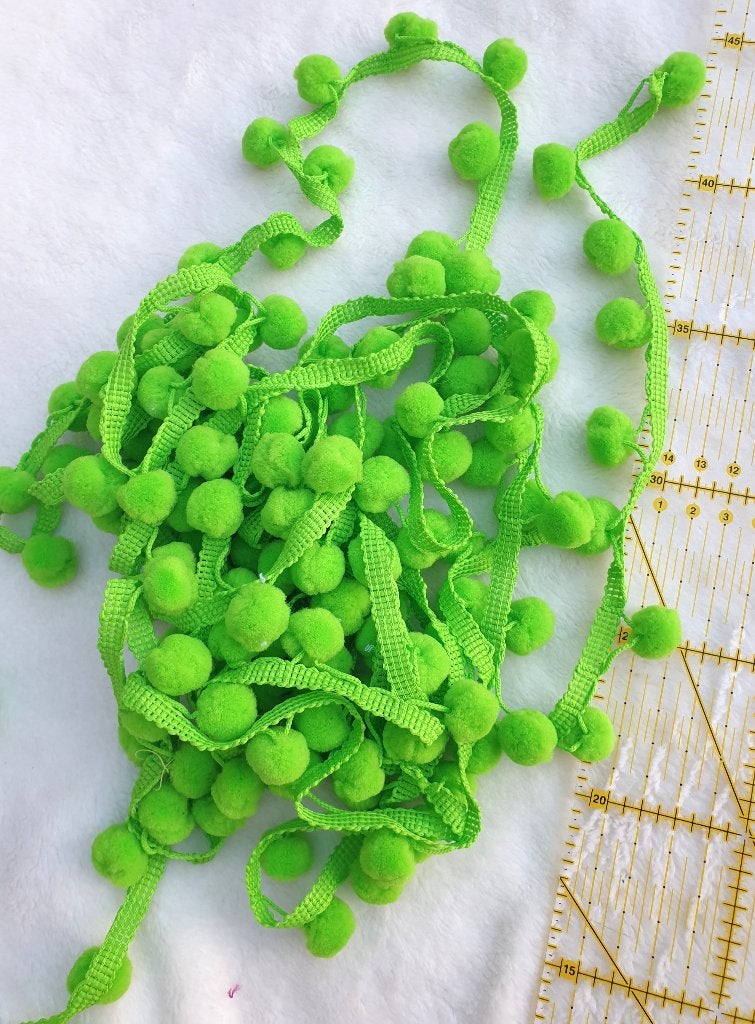 Galon à pompons vert fluo 5 m • Couture • Décoration textile, Enlèvement ou Envoi, Comme neuf