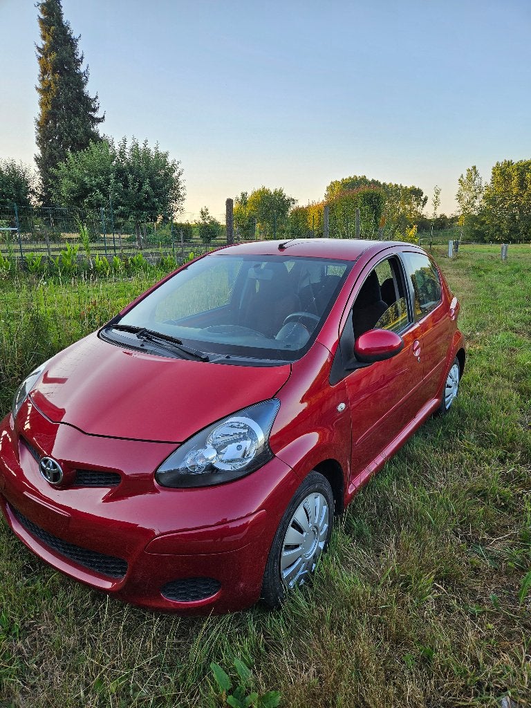 Toyota aygo 2011 avec control technique, Autos, Rouge, Euro 5, Achat, Boîte manuelle
