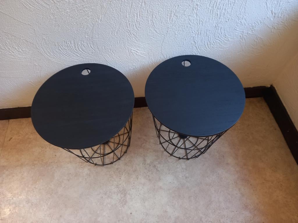 Deux petites tables d'appoint ,les deux pour 10 euros, Enlèvement