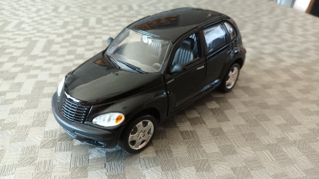 Chrysler PT Cruiser Maisto à l'échelle 1:24, Hobby & Loisirs créatifs, Modélisme | Voitures & Véhicules, Comme neuf, Voiture, Plus grand que 1:32
