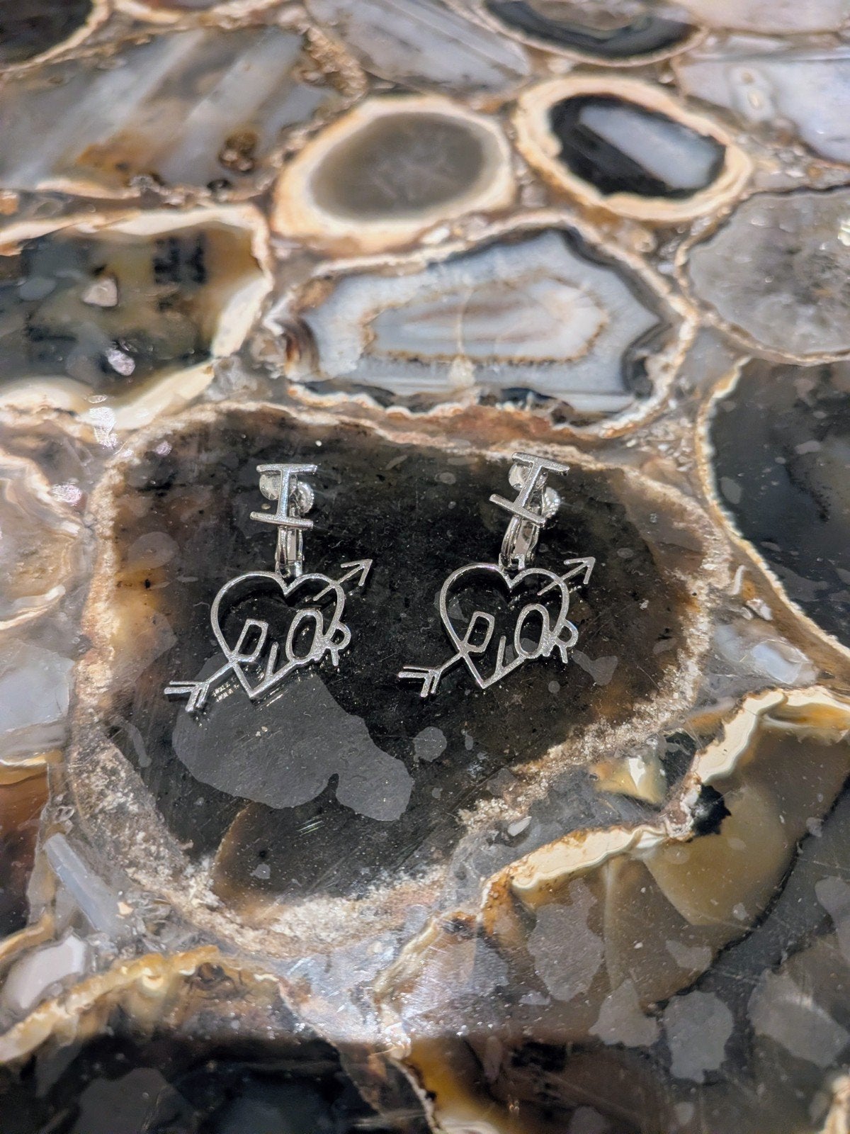 Boucles d'oreilles Clips Christian Dior I Love Dior Argenté, Bijoux, Sacs & Beauté, Bracelets à breloques, Enlèvement ou Envoi