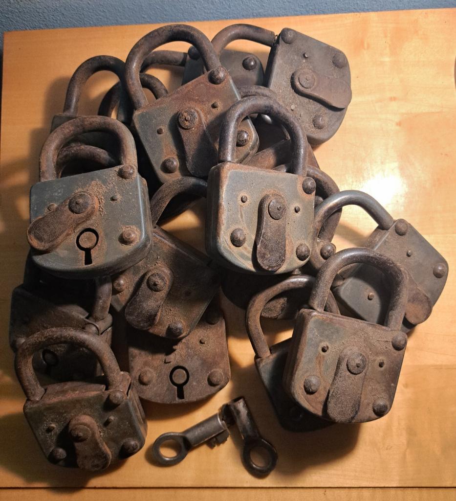 17 cadenas + clés, Vélos & Vélomoteurs, Enlèvement ou Envoi, Utilisé, Cadenas en U