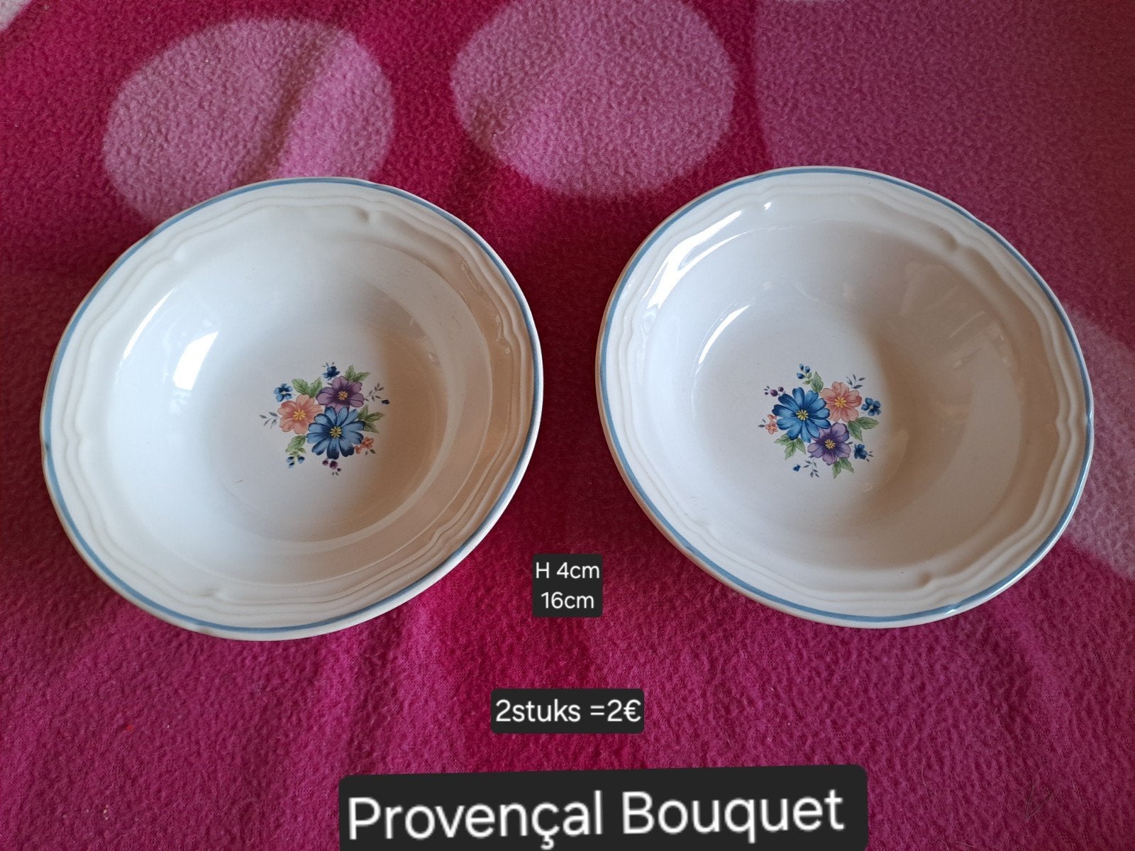 Bord met bloemen Provincial Bouquet 1987
2stuks voor 2€, Antiek en Kunst, Ophalen