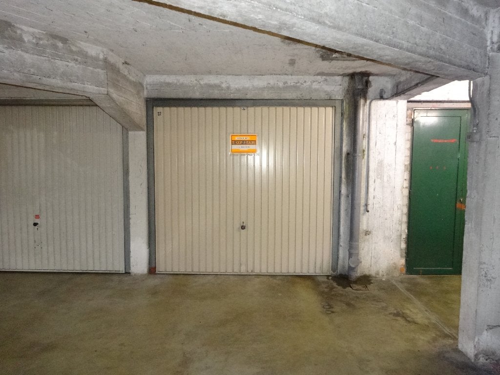 GARAGE BOX, Immo, Garages & Places de parking, Bruxelles