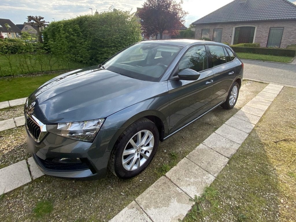Skoda Scala 1.0 TSI Ambition – 95 pk – Kwartsgrijs, Auto's, Voorwielaandrijving, 5 deurs, Particulier, Parkeerassistent