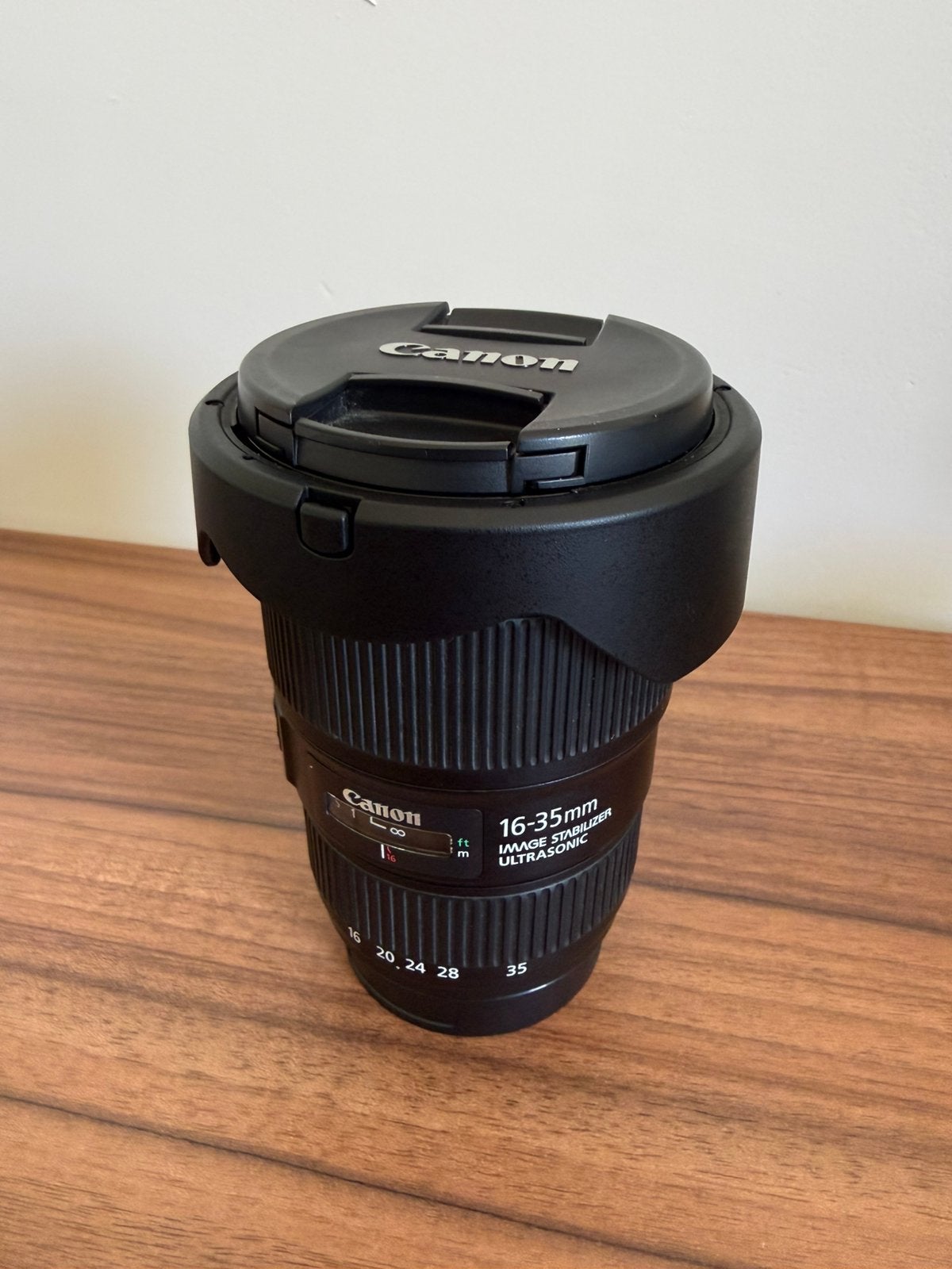 Canon 16-35 mm f4 IS USM, Ophalen, Zo goed als nieuw, Canon, Lensdoppen