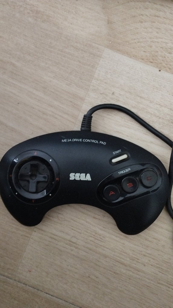 Sega-gamepad, Games en Spelcomputers, Ophalen, Gebruikt, Met 1 controller, Mega Drive