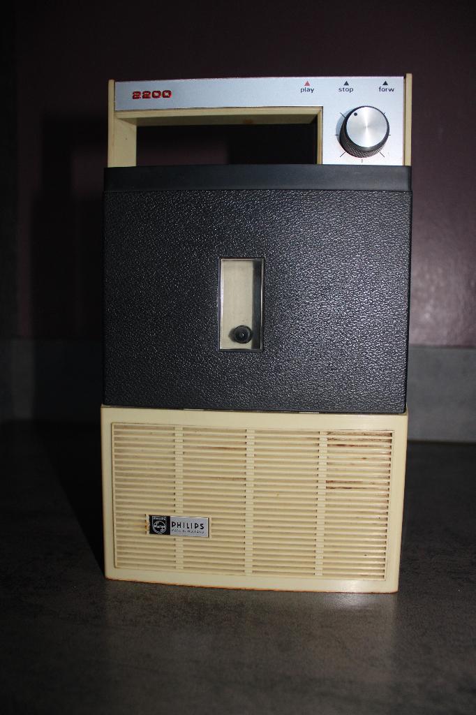 Philips 2200 vintage cassettespeler uit het jaar 1968., Audio, Tv en Foto, Cassettedecks, Enkel, Philips, Ophalen of Verzenden