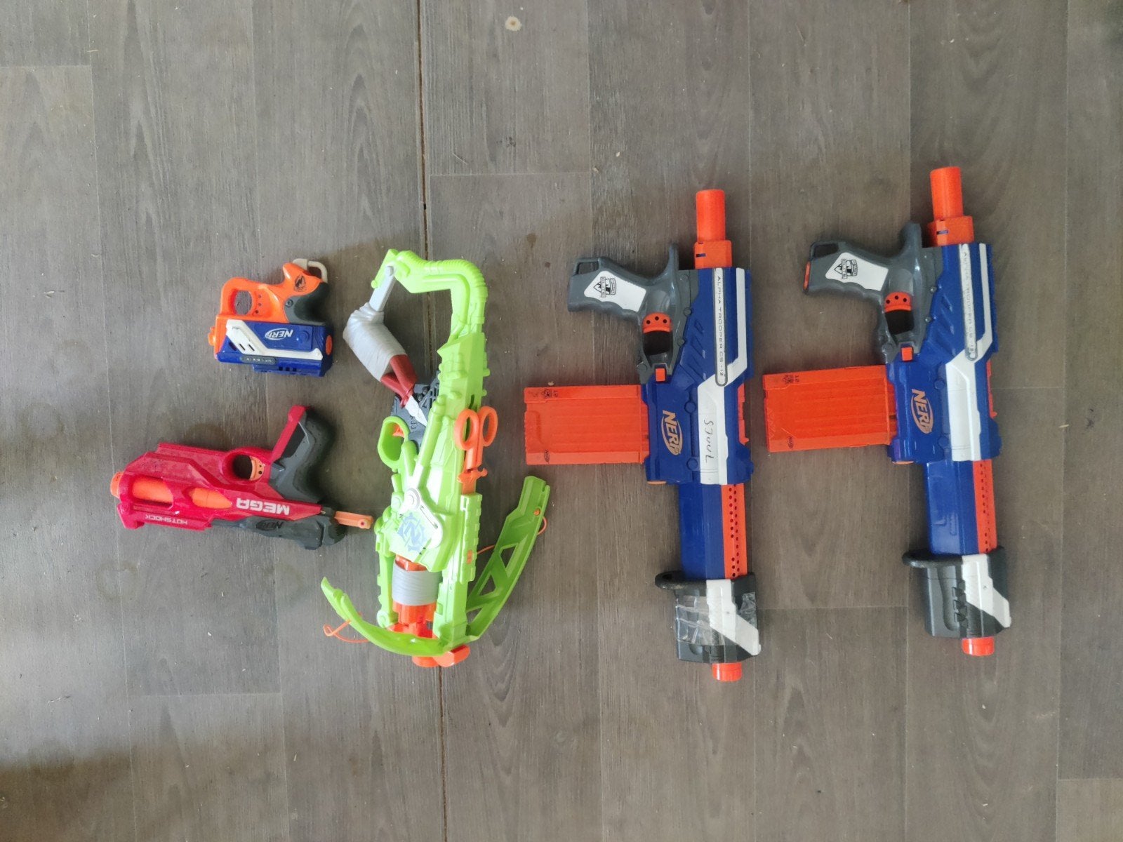 Zwaardjes en pistolen, Ophalen