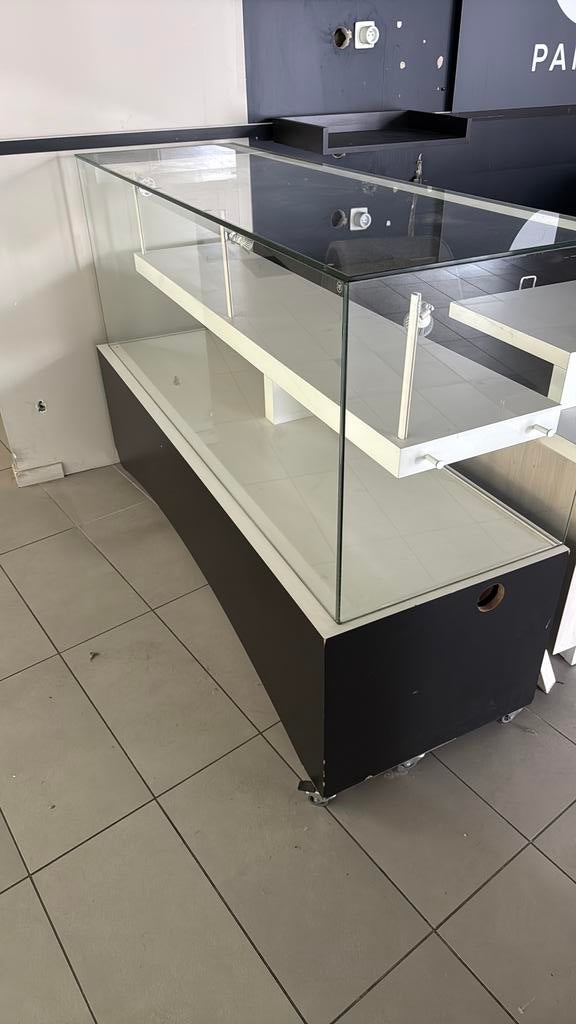 Comptoir magasin, Enlèvement
