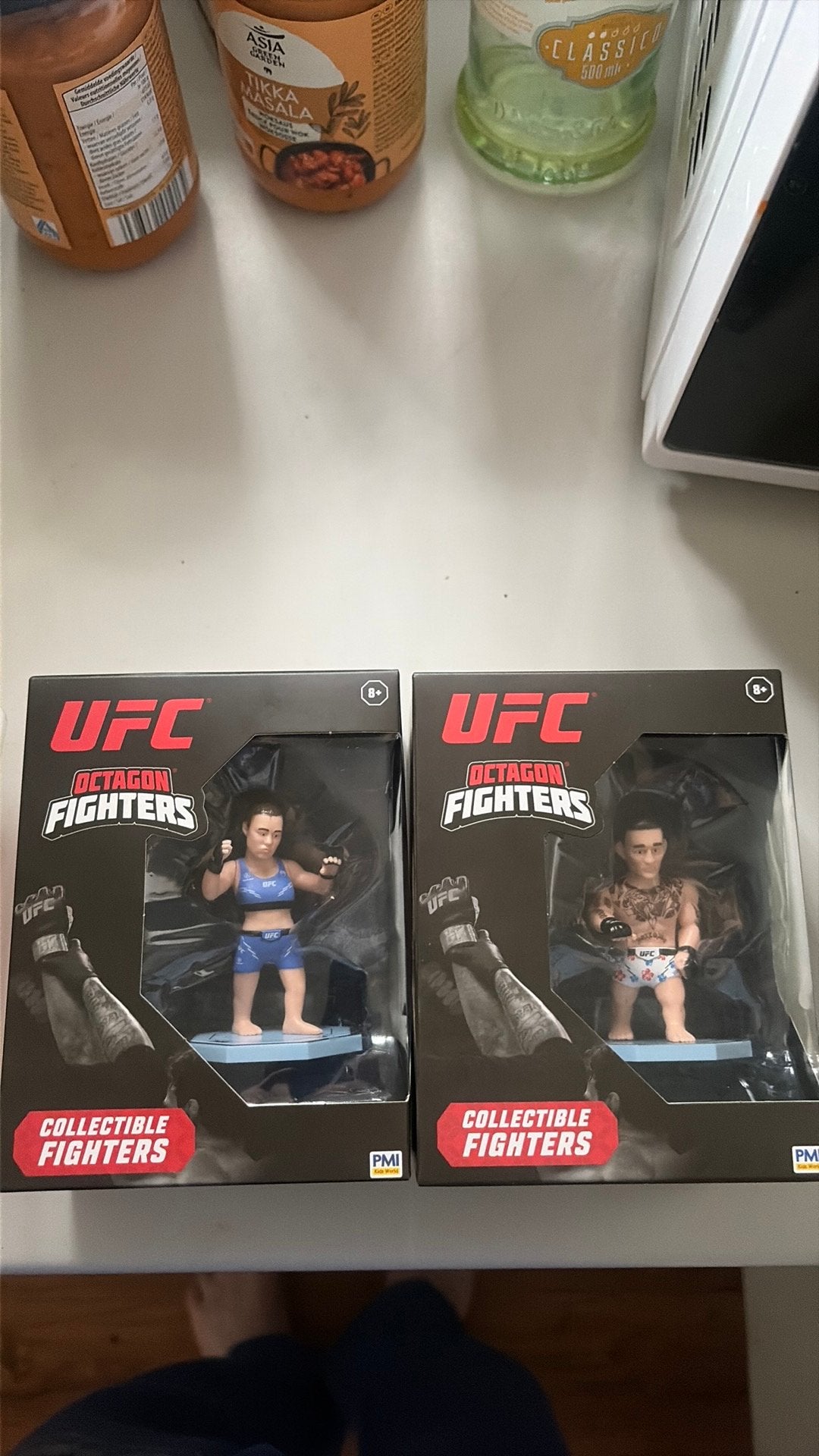 Twee ufc collectibles, Enlèvement, Neuf, Figurine