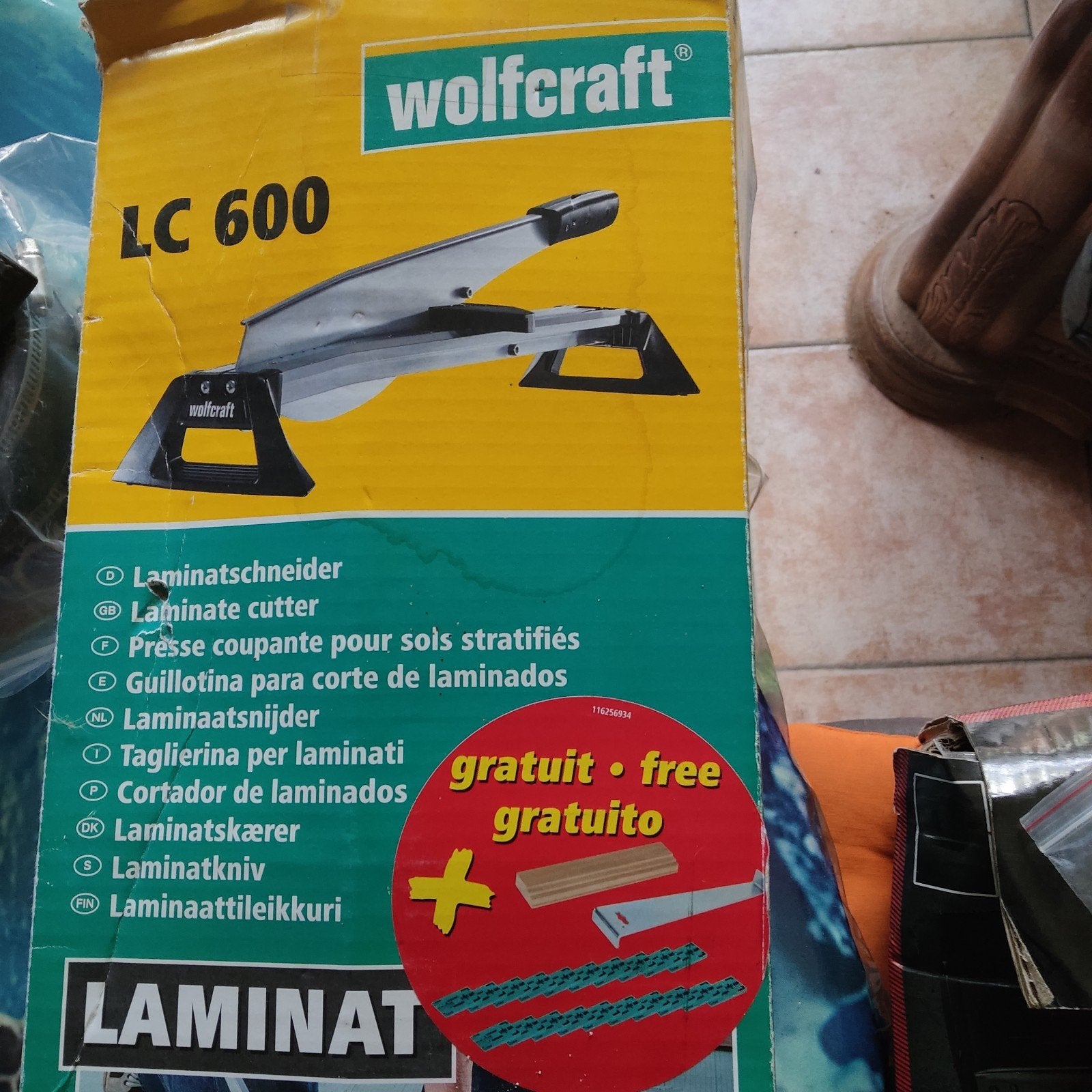 Vend presse coupante pour sol stratifié état neuf, Comme neuf