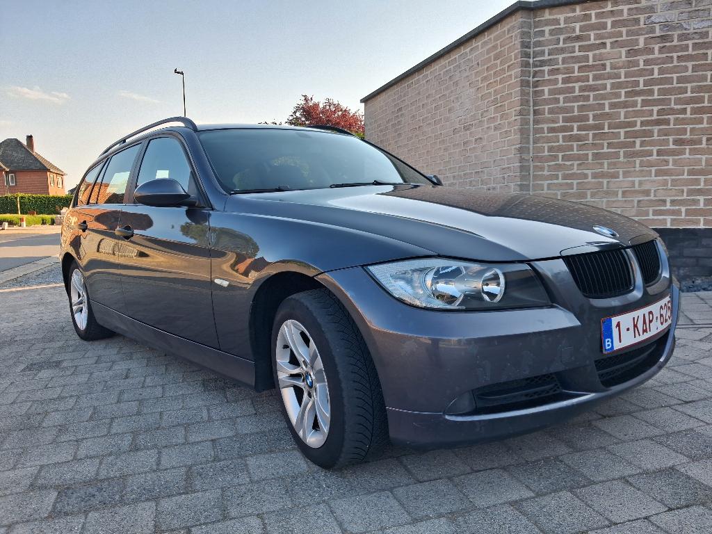 Bmw 3 serie e91 318d 19/03/2007 voor export zonder keuring., Auto's, BMW, 4 deurs, Zwart, Leder, Bedrijf