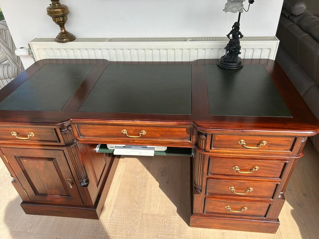 Engelse Bureau, Ophalen