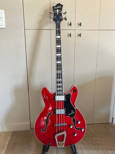 Hagstrom Viking Bass Wild Cherry Transparent met gigbag, Muziek en Instrumenten, Snaarinstrumenten | Gitaren | Bas, Zo goed als nieuw