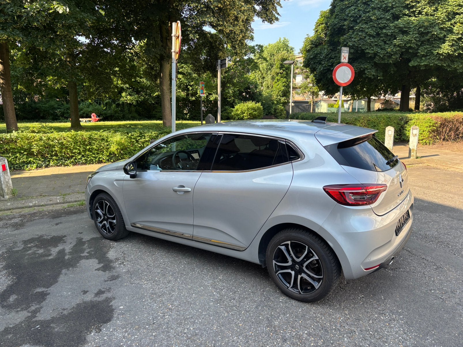 Renault Clio 1.0 benz 15.600km 2023 Carplay garantie, Auto's, Voorwielaandrijving, Testrit aan huis, 4 cilinders, 67 kW