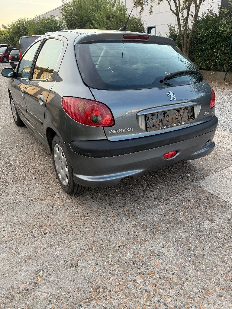 Peugeot 206 Manueel, Auto's, https://public.car-pass.be/vhr/7a8b83ab-0ee5-436d-8982-f8f64f0f469e, Stof, 1360 cc, 4 cilinders