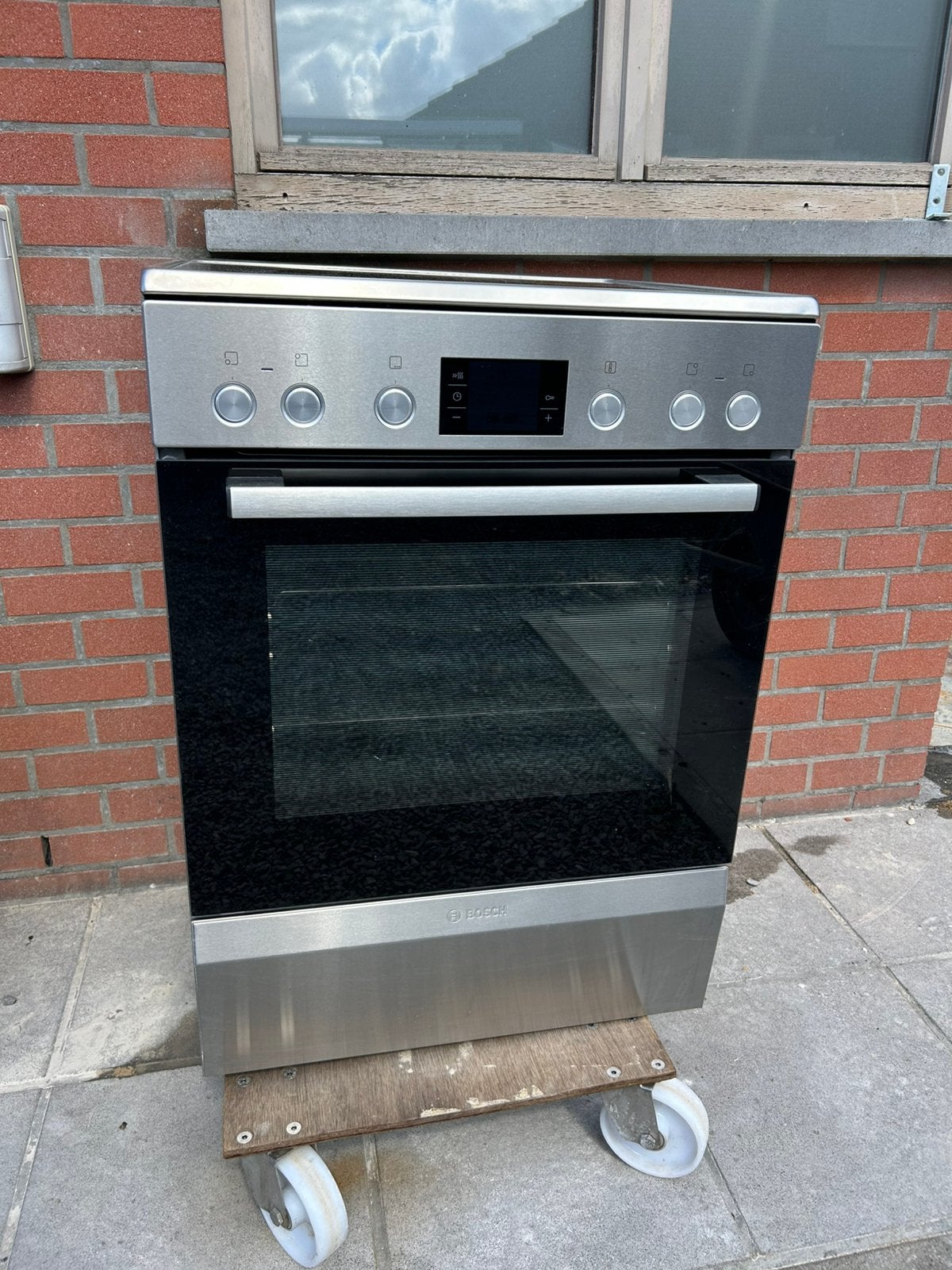 Bosch fornuis met oven, Electroménager, Cuisinières, 4 zones de cuisson, Enlèvement, Utilisé, Air chaud