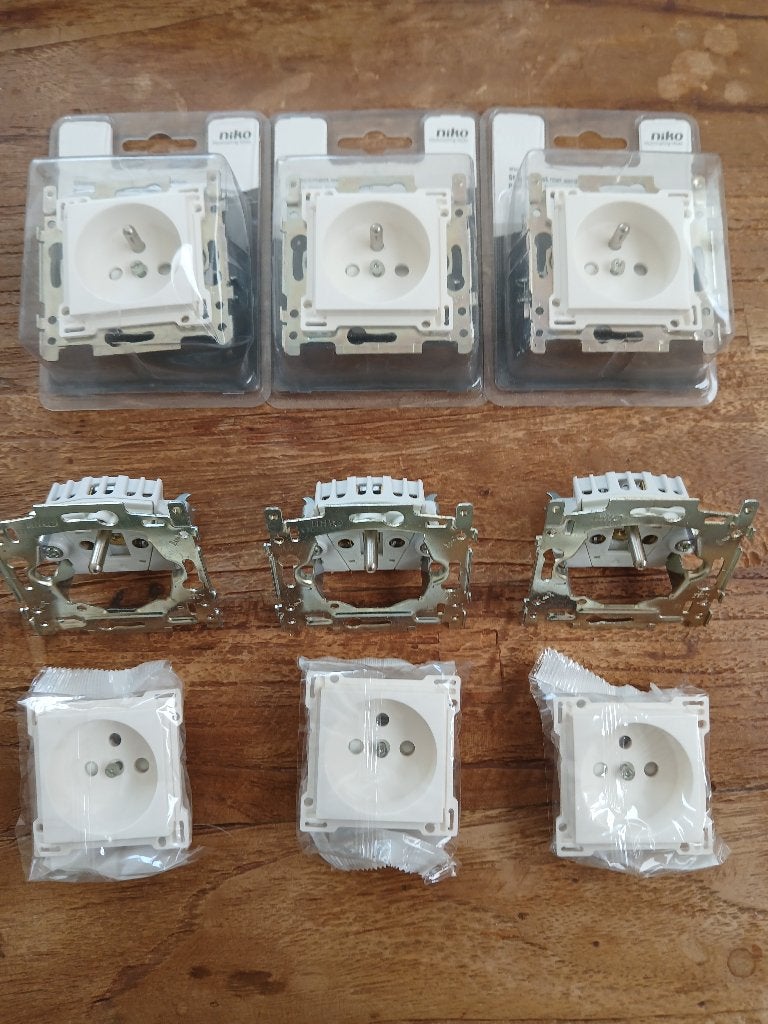 Stopcontacten Niko, Doe-het-zelf en Bouw, Ophalen, Nieuw, Overige merken, Stopcontact