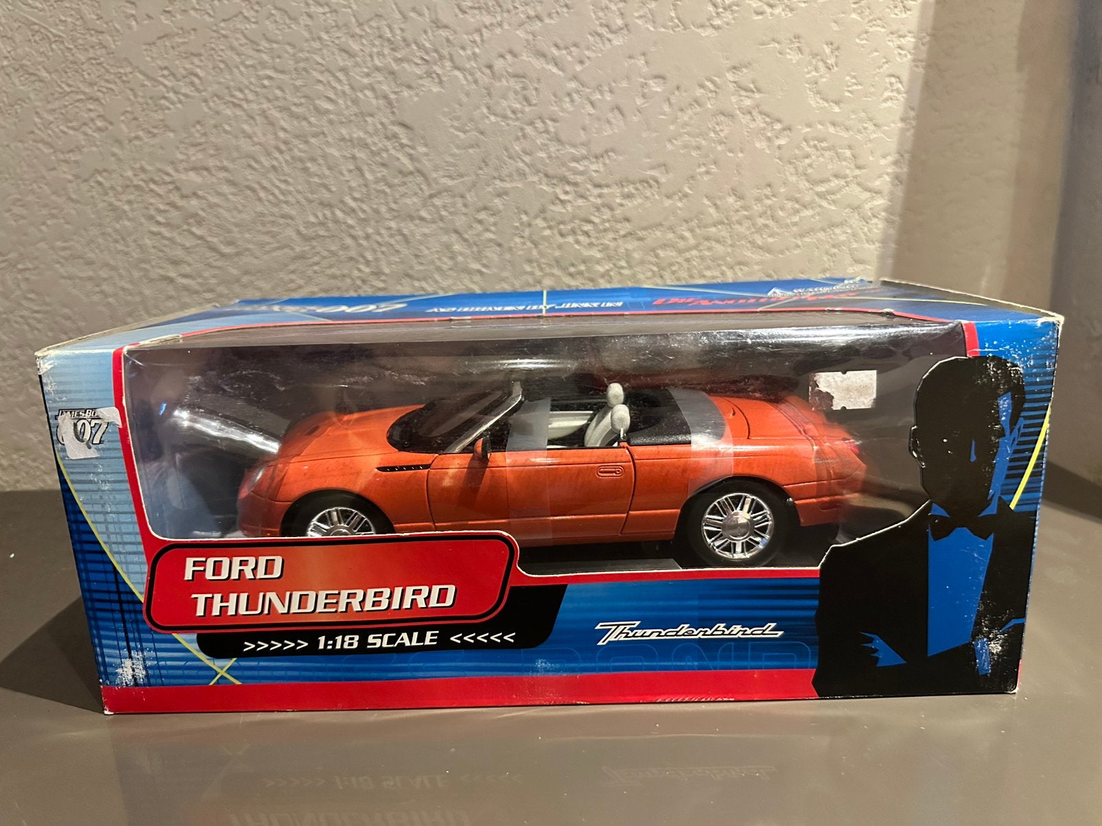 1/18 Ford Thunderbird James Bond - Beanstalk, Hobby & Loisirs créatifs, Voitures miniatures | 1:18, Enlèvement ou Envoi, Comme neuf