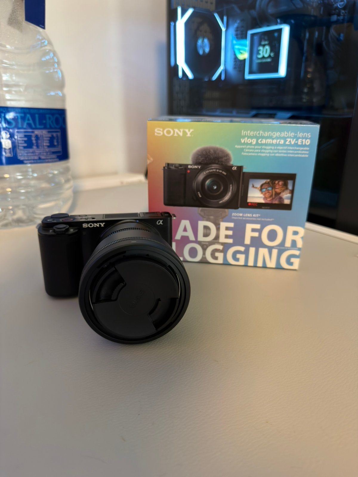 Sony ZV-E10 + Sigma 18-50mm F2.8, Ophalen, Zo goed als nieuw, Oplader, Sony