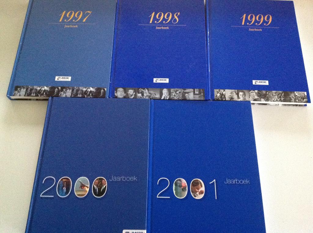 jaarboeken Artis Historia 1997 tot 2001 en andere jaartallen, Ophalen of Verzenden, Zo goed als nieuw