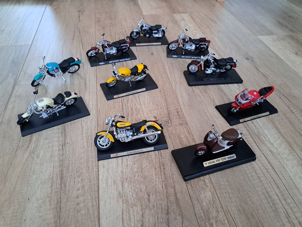 Lot de motos à l'échelle 1:18, Ophalen, Gebruikt, Maisto