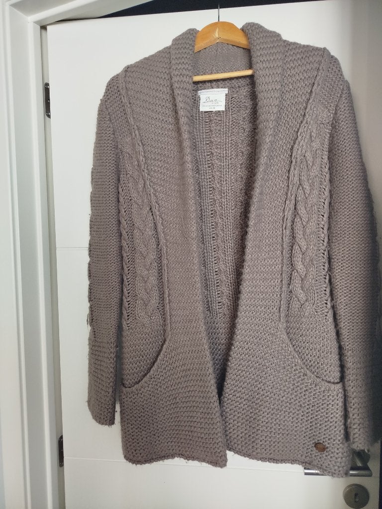Kledingbundel-3 stuks: 1 gilet, 1 poncho, 1 trui, Maat 38/40 (M), Lola & Liza, Beige, Ophalen of Verzenden
