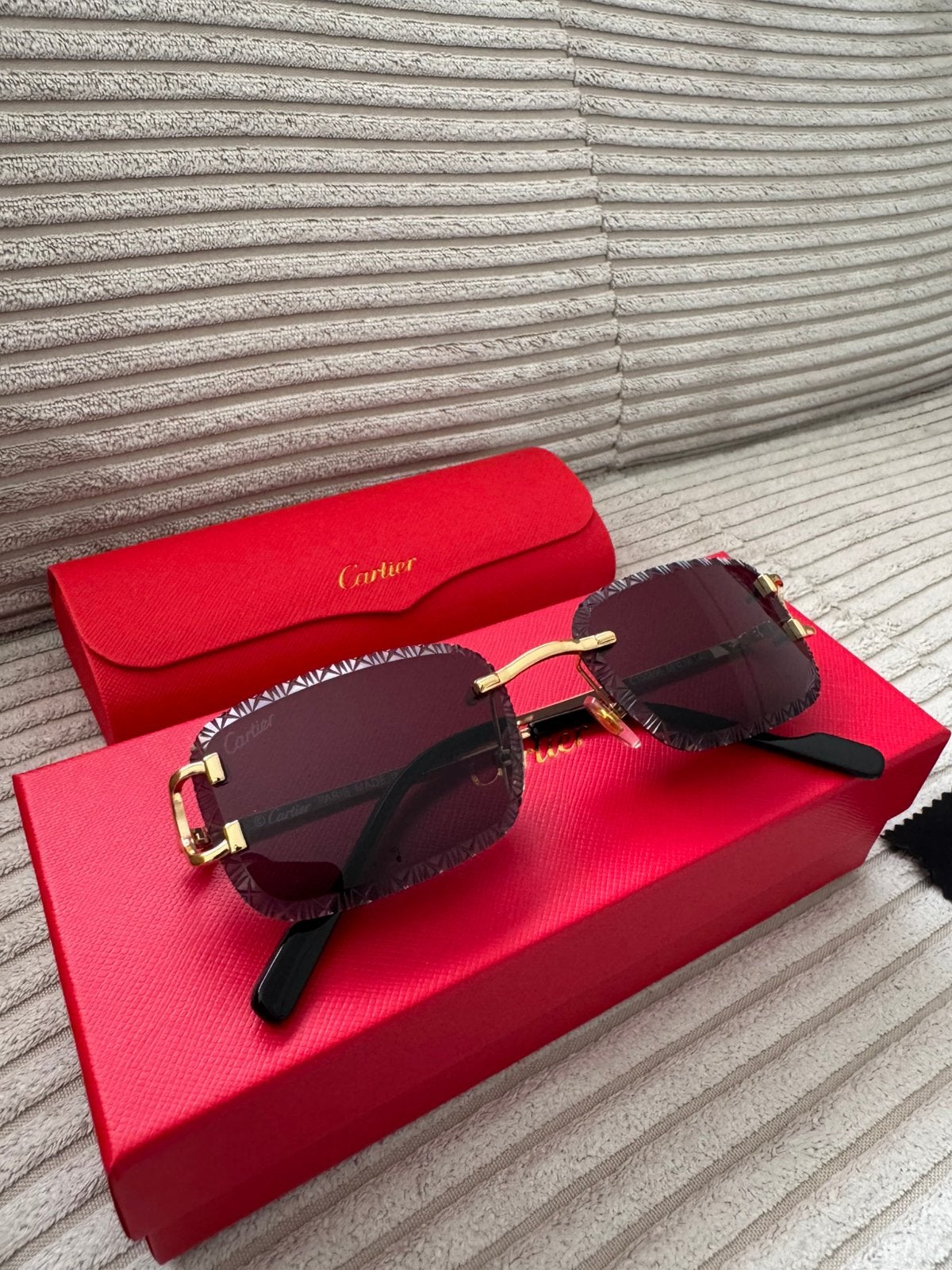 Lunettes Cartier « C » DiamondCut Noir, Ophalen, Nieuw, Zwart, Zonnebril