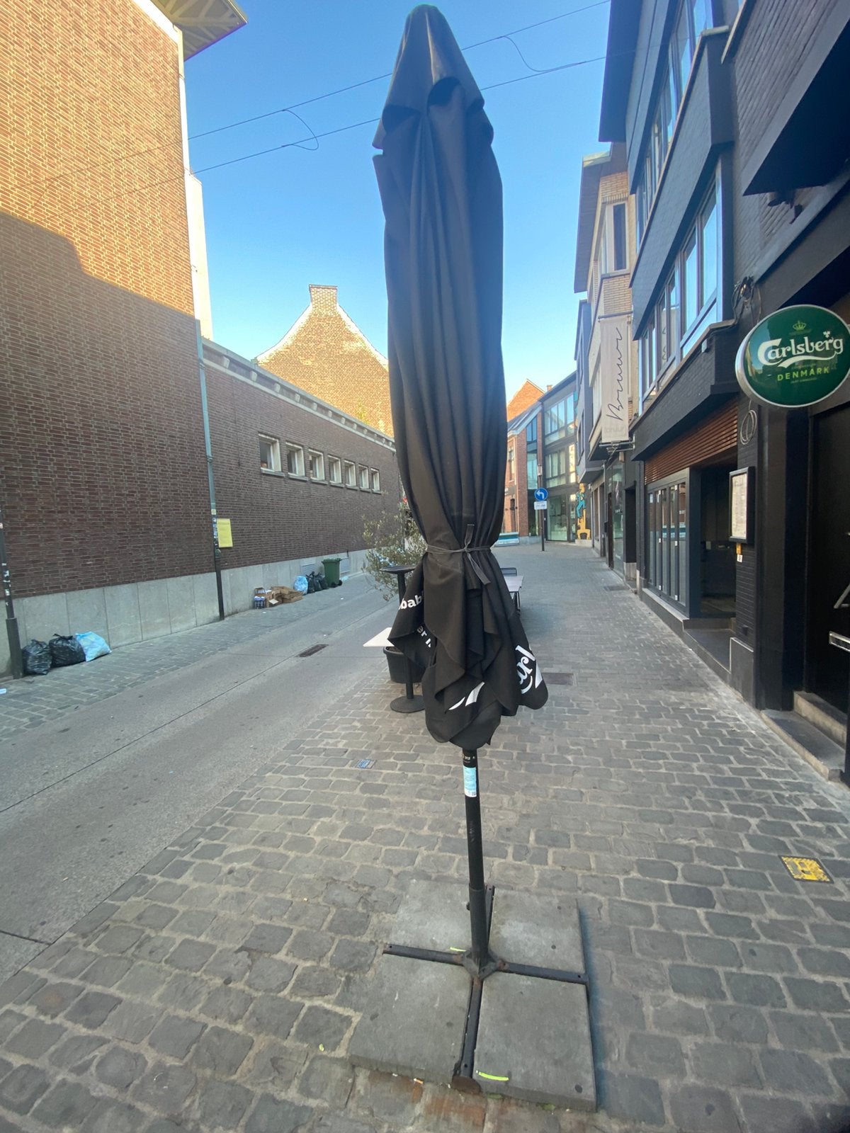 Grote mooie parasol met voet, Tuin en Terras, Ophalen, Zo goed als nieuw