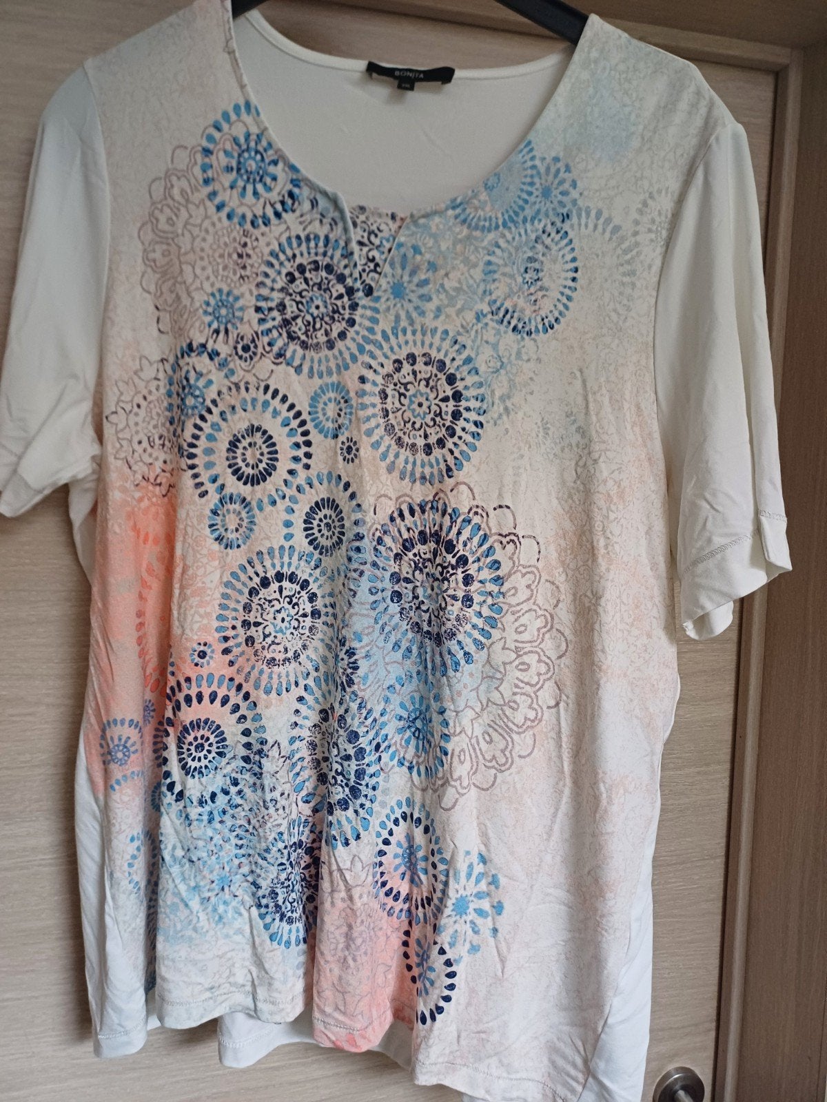 T-shirt Bonita blanc/imprimé bleu et corail. XXL (taille 50), Bonita, Enlèvement ou Envoi, Comme neuf, Blanc