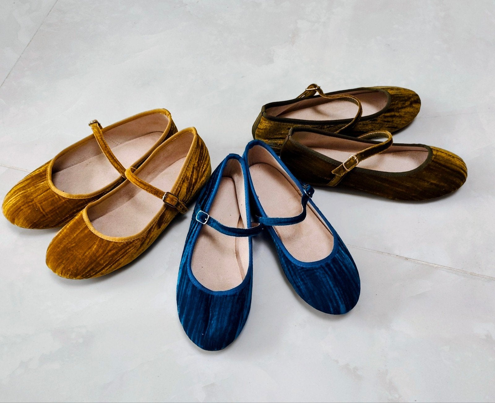 Lot de 3 paires de ballerines en velours quasi neuves. T. 36, Enlèvement ou Envoi, Comme neuf, Ballerines