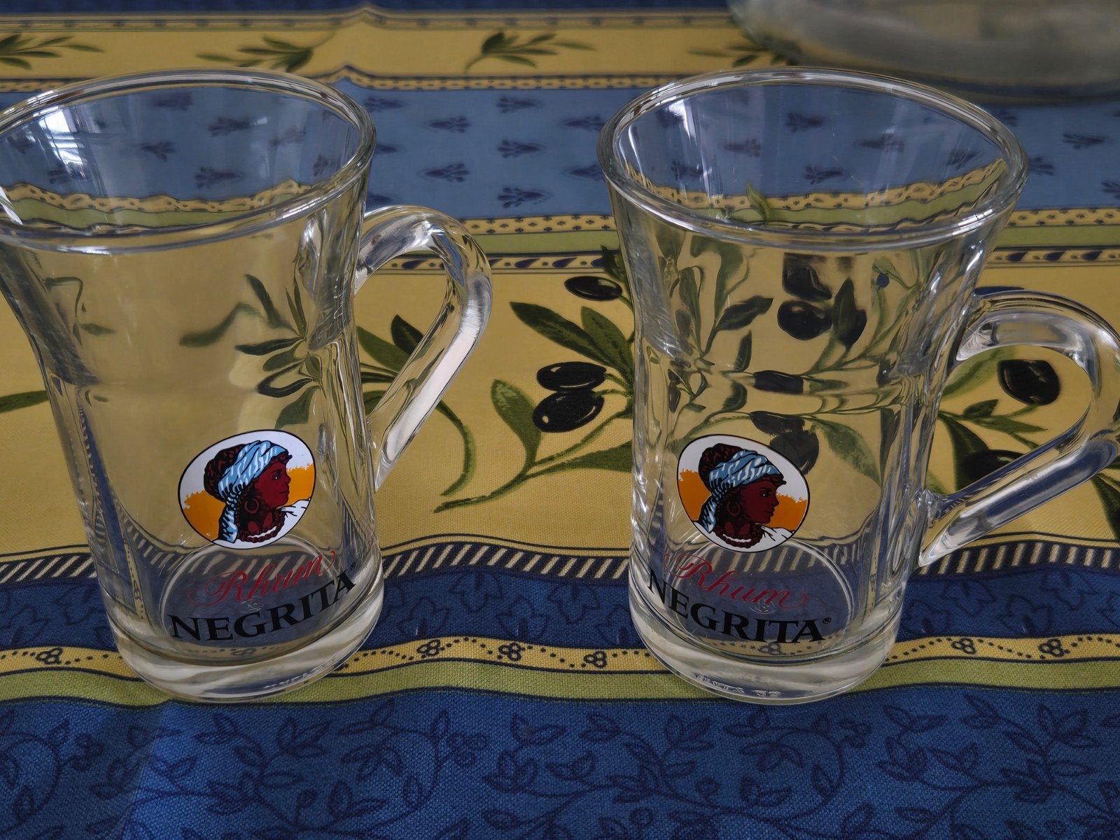 Twee vintage glazen tassen van Negrita Rhum in nieuwe staat, Verzamelen, Ophalen of Verzenden