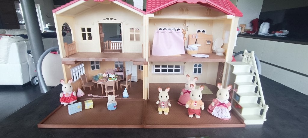 nieuw Sylvanians huis kan ook speelsets met kamers en popjes, Ophalen, Zo goed als nieuw, Poppenhuis